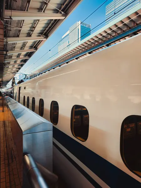 Japon Demiryolunda Modern Tren Geçidi . 