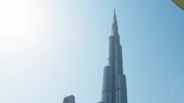 Голубое Небо Окружает Город Дубай — стоковое видео
