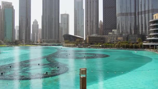 Agua Clara Bajo Los Rascacielos Dubai — Vídeos de Stock