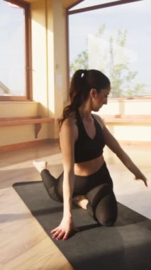 Akıllı Telefonlu Yoga Dersi Akımı . 