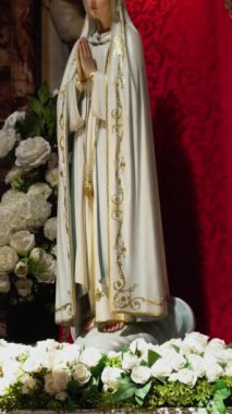 İtalya 'da Tipik Meryem Ana Heykeli .