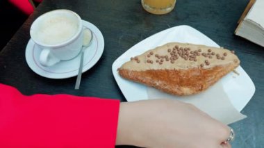 Tatlı ve sağlıklı bir kahvaltı. . 