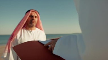 Şeyhler Belge Kağıdından Projeyi Planlıyor.