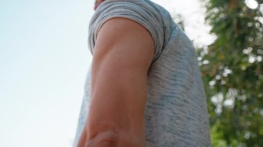 Kas gücü olan bir adamın ayrıntıları.