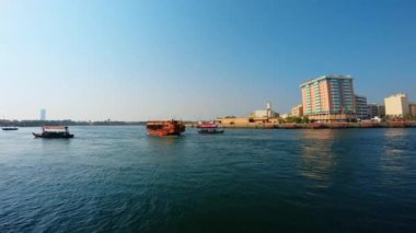 Dubai 'de Sakin Su . 