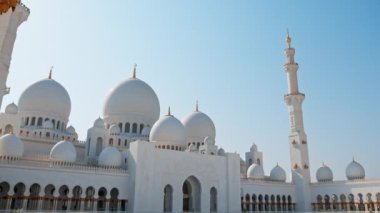 Şeyh Zayed Camiinin Görkemli Binası . 