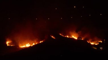 Gecenin içinde çılgın bir ateş 