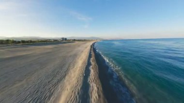 Deniz Dalgalarında Yavaş Uçuş .