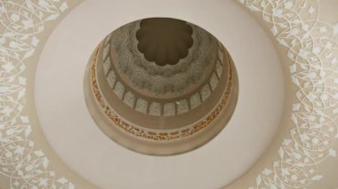 Büyük Cami Kubbesi 'nin İç Görünümü . 