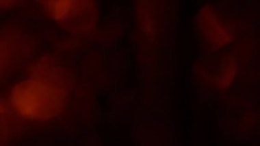 Kırmızı ışık arka planda sızıyor . 