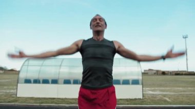 Zıplayan Terli Sporcu . 