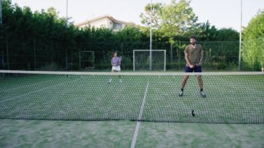 Erkek ve Kadın Çifte Tenis Puanını Kaybediyor .
