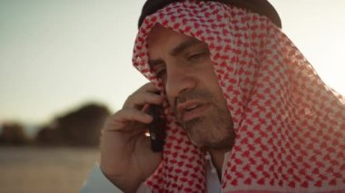 Çölde iş konuşmaları.. 