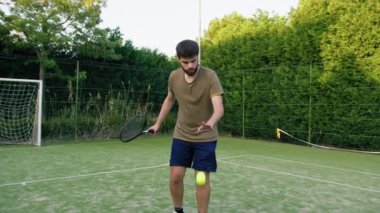 Tenis oyuncusu Won puanı için mutlu . 