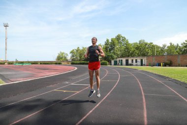 Stadyumda Profesyonel Koşu Eğitimi.