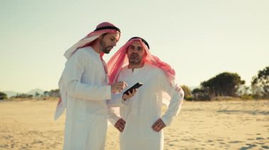 Şeyh işlerini genişletmenin bir yolunu arıyor. . 