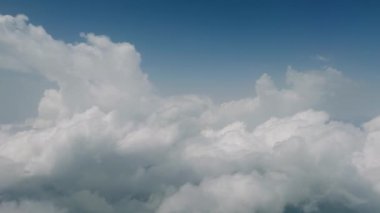 Gökyüzü ve Cennetin Beyaz Bulutları . 