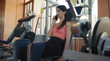 Spor salonunda Formda Kadın Eğitimi.