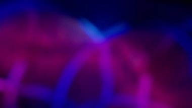 Bulanık ışıklar yukarı ve aşağı hareket ediyor. 