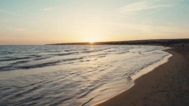 Sakin Okyanusta Gün Doğumu.