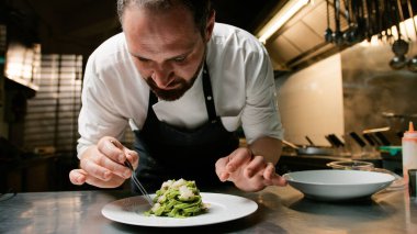 Yüksek Yeşil Spagetti Tabağı . 