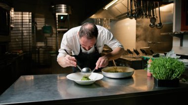 Şef Kaplama Renkli Spagetti Tabağı . 