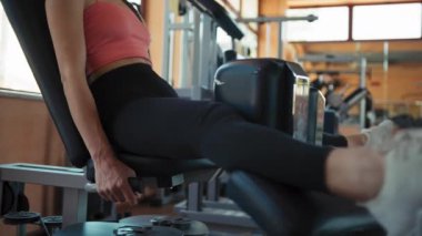 Spor salonunda Formda Kadın Eğitimi.