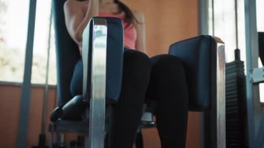 Spor salonunda Formda Kadın Eğitimi.