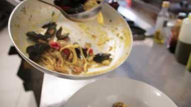 Şef Kaplama Deniz Ürünleri Spagetti Tabağı . 