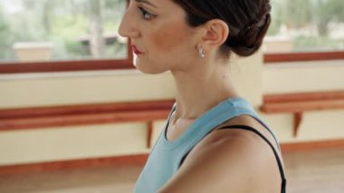 Dans salonundaki kadın antrenmanları