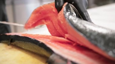 Restoran Mutfağında Balık Hazırlama.