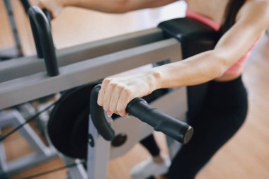 Spor salonunda Formda Kadın Eğitimi.