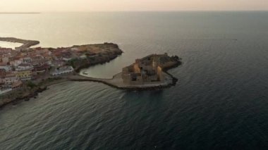 İtalya 'daki Güzel Kale' ye Akşam Geldi .