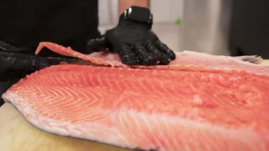 Restoran Mutfağında Balık Hazırlama.