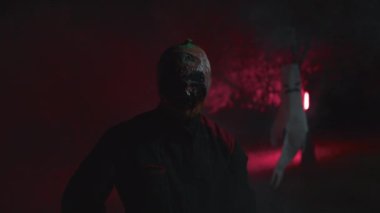 Cadılar Bayramı gecesinde korkunç bir canavar