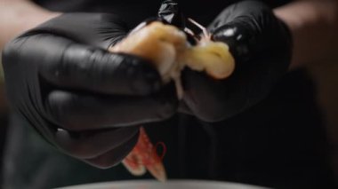 Pişirmeden Önce Karides Hazırlama Ayrıntıları, Yavaş Hareket. 