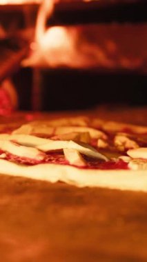 İtalyan ahşabı pizza fırını.
