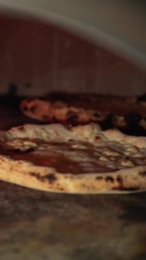 İtalyan ahşabı pizza fırını.