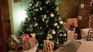 Kutsal Gece İçin Bir Noel Evinin İçi 