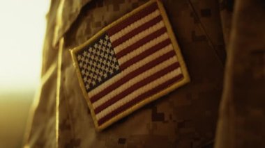 Amerikan askeri ışığın altında 