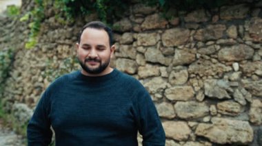 Gözleri Kapalı Hayal Eden Adam . 