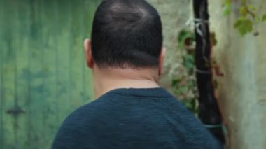 Adam evini kaybetti. . 