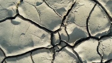 Çatlak ve kuru zemindeki dokular..