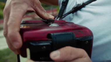 Doğada Geleneksel Alet Oynayan Adam 