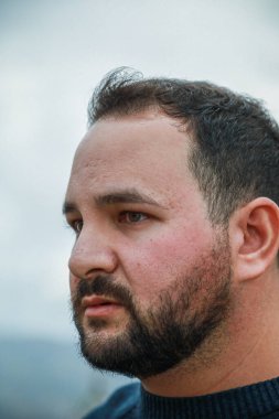 Bir erkeğin ifade ve hisleri 