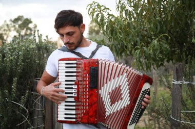 Profesyonel Bir Akordiyon Oyuncusunun Tekniği ve Yeteneği .