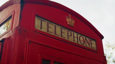 İngiltere 'de kırmızı telefon kulübesi.