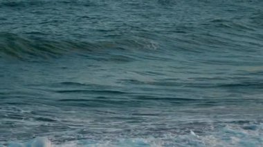 Dalgalar tarafından yaratılan farklı şekillerin ayrıntıları.