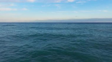 Derin Mavi Deniz 'den Ufuk Çizgisi . 