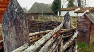 Romanya 'daki Eski Ahşap Çitin Ayrıntıları.